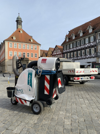 Glutton Müllsauger auf dem Marktplatz Schorndorf